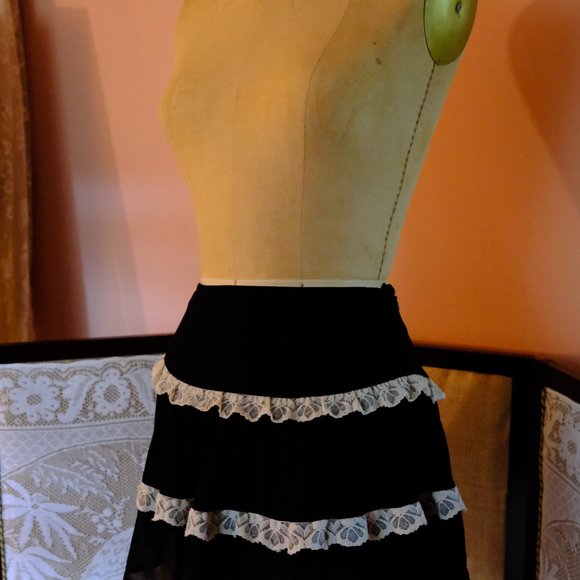 Victorian Lace Mini Skirt - Picture 3 of 4